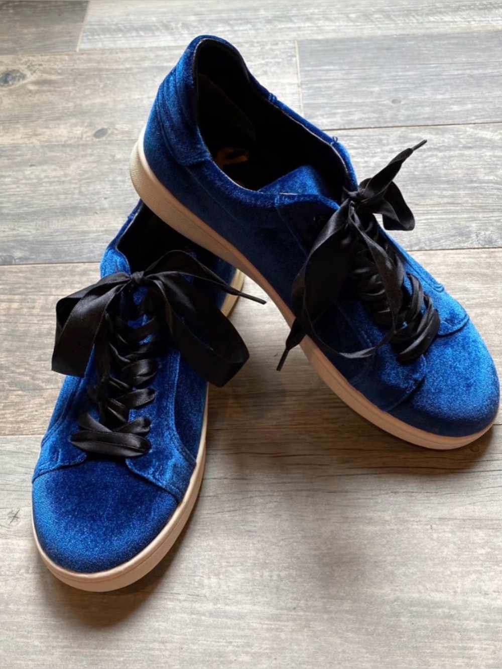 Sam Edelman Marlow Women’s Royal Blue Velvet Low-Top Lace-Up Sneakers SZ 7.5